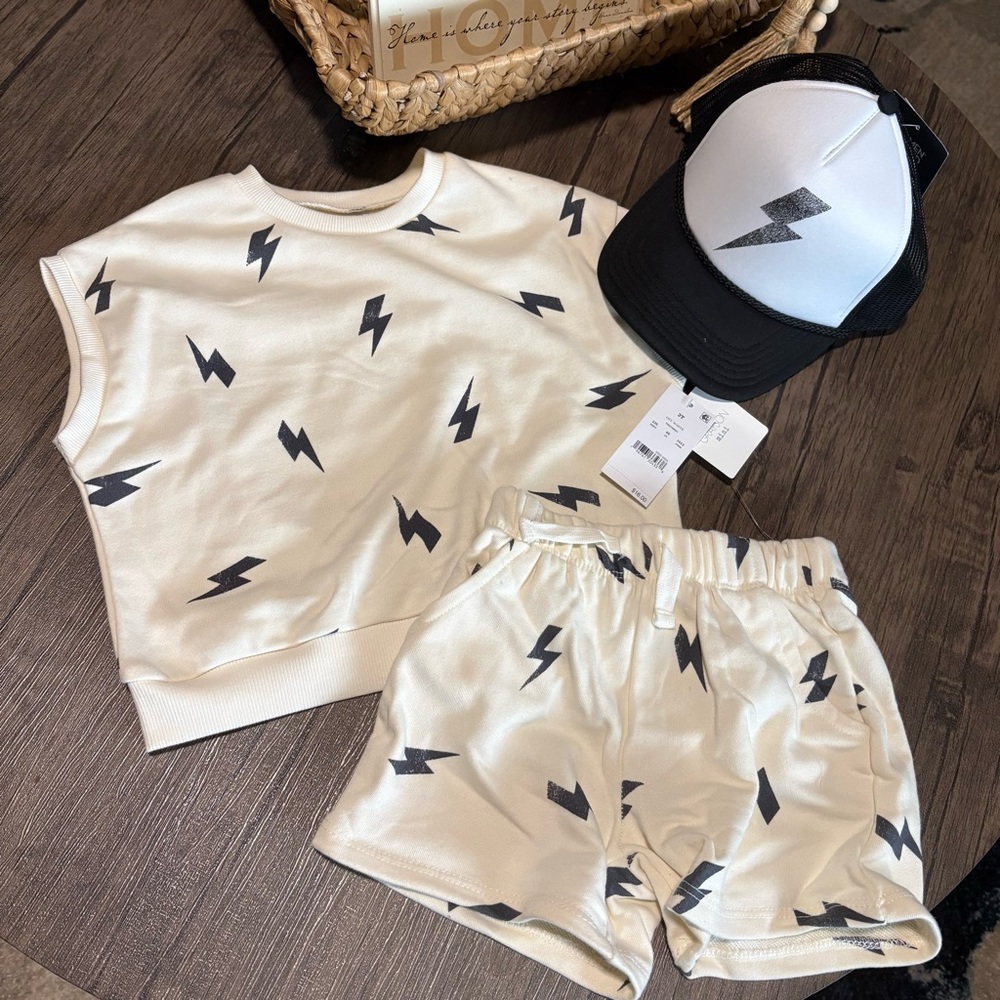 Grayson Mini Lightning Bolt crop Sleeve Top & Shorts Set w/ Hat - 3T Lineman NWT
